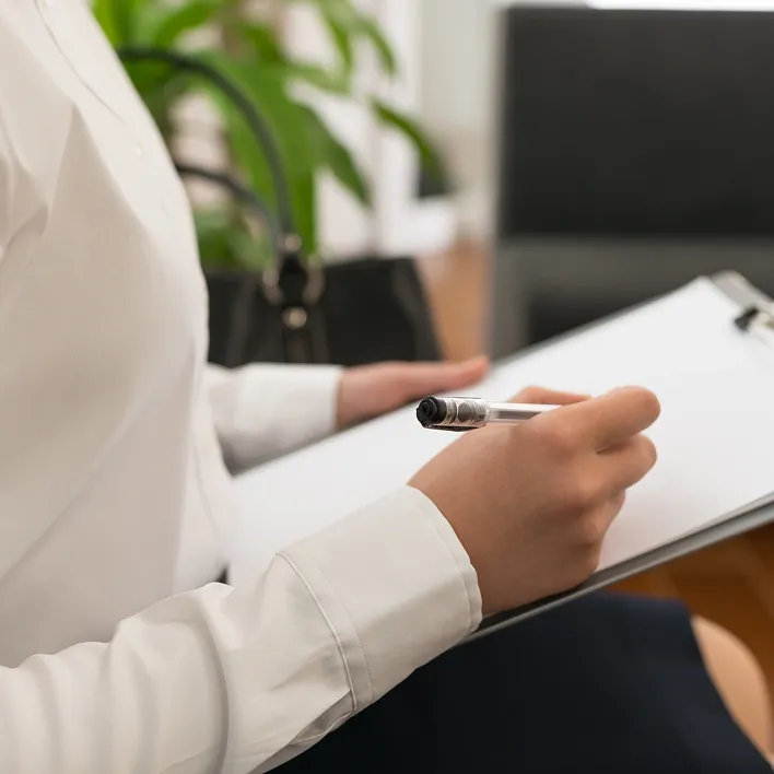 買取対象のお品物についてお伺いしているイメージ